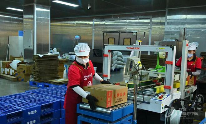 底料烹百味 匠心熬就“味滋香”PG麻将胡了免费试玩模拟器一勺(图4)